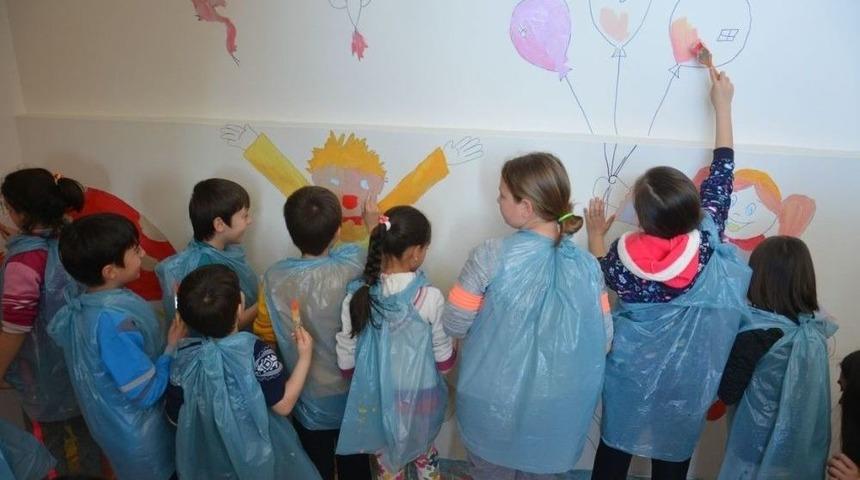 Ihlamurkent Halk Merkezinin Duvarına &Ccedil;ocuklardan Sevgi Ağacı