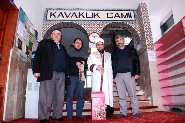 Çevreci İmam Cemaatine Çevre Temizliğini Aşılıyor G2