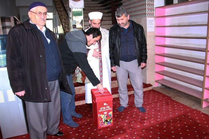 Çevreci İmam Cemaatine Çevre Temizliğini Aşılıyor G3