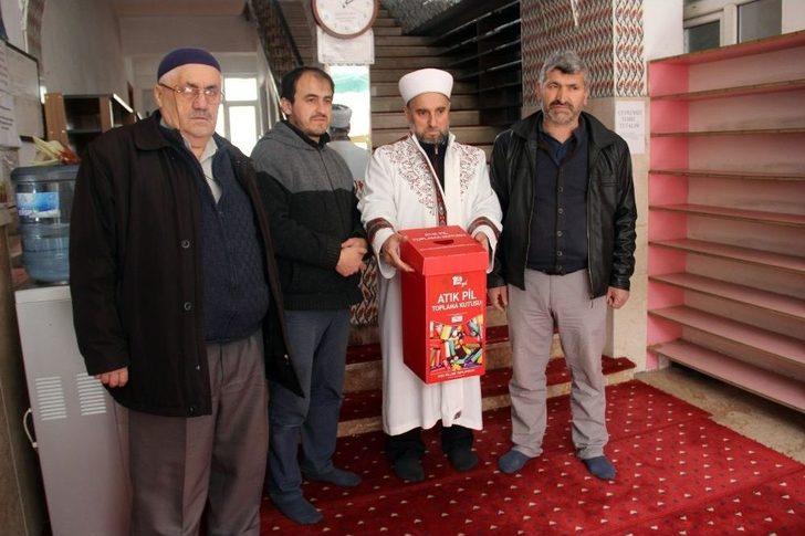 Çevreci İmam Cemaatine Çevre Temizliğini Aşılıyor G4