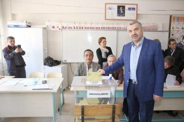 Çelik’Ten, Ankara Örnekli Parti Teşkilatlarına Referandum Eleştirisi