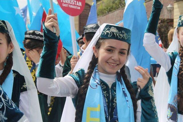 Kırım Tatarı Çocuklar Kocaeli’nde ‘çocuk Festivali’ne Katıldı