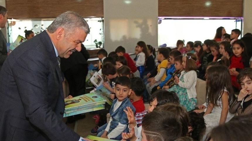 Başkan &Ccedil;elik, "500 Anaokulunda 18 Bin &Ouml;ğrencimize Kitap Dağıtacağız"