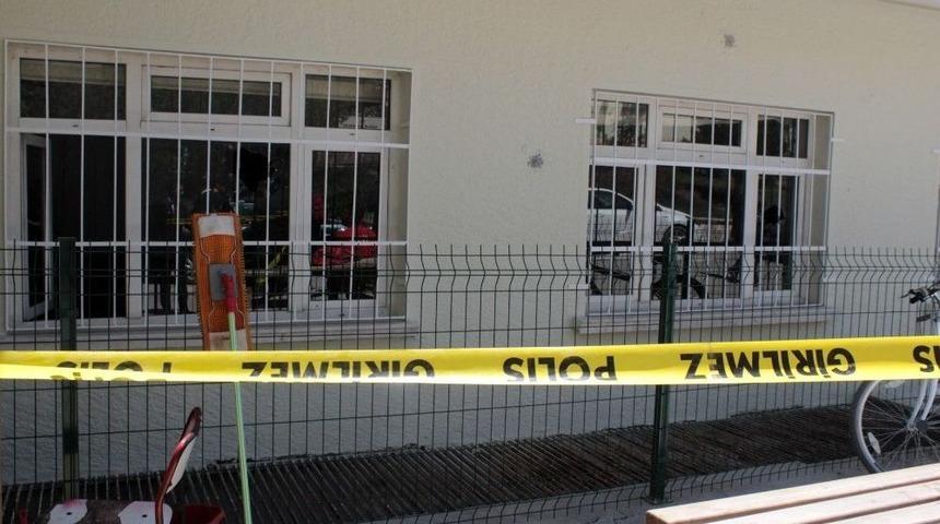 Kardeşine Kızdı Başkalarını Vurdu