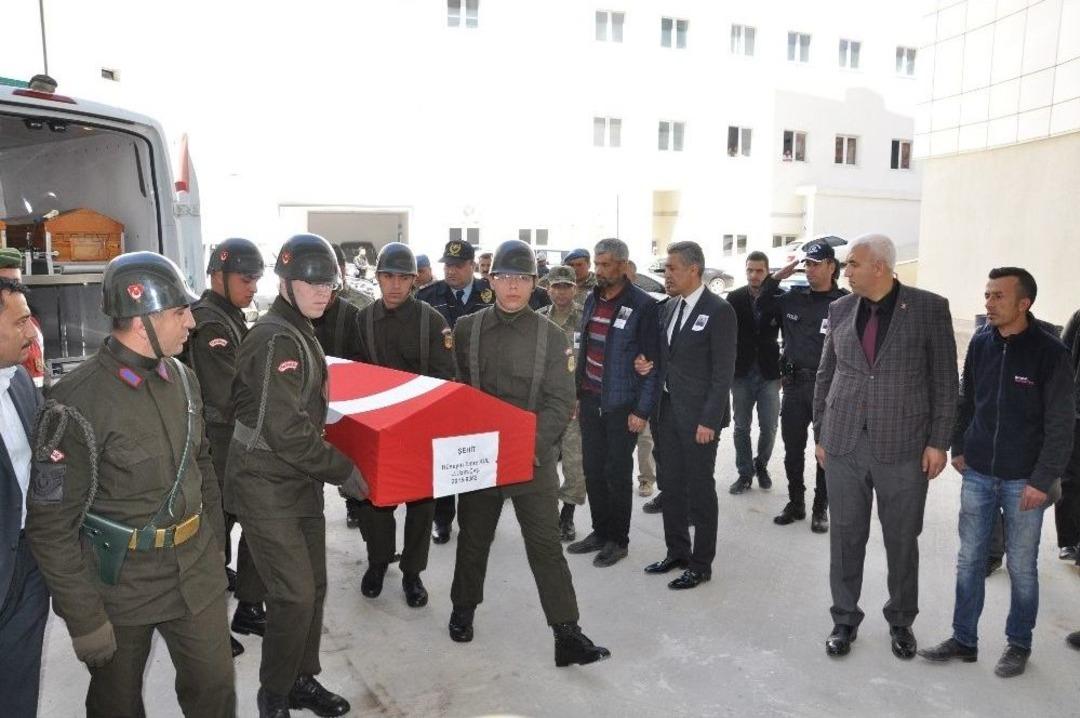 Şehidi Cezayir&rsquo;den Gelen Babası Karşıladı