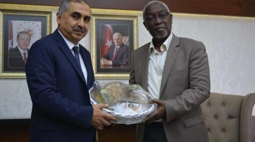 Gambiya Tarım Bakanı Aydın Valisi Ko&ccedil;ak'a Ziyaret