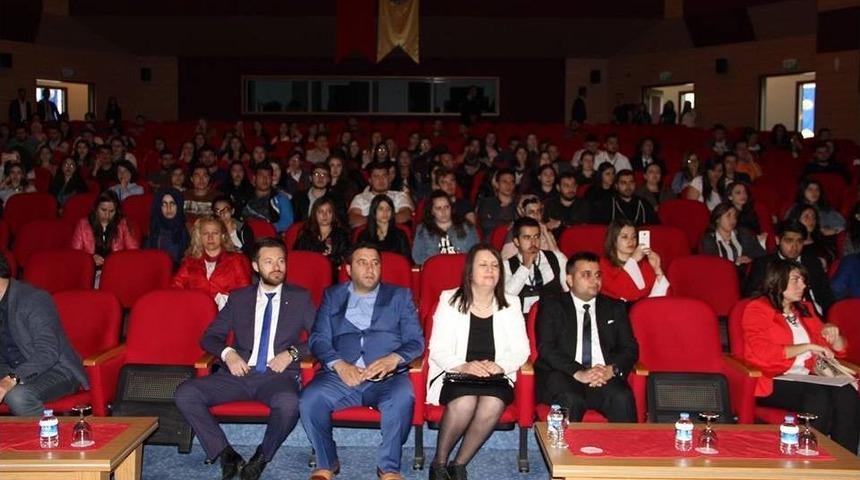 &Uuml;niversite &Ouml;ğrencilerine E-girişimcilik Ve Kariyer Zirvesi