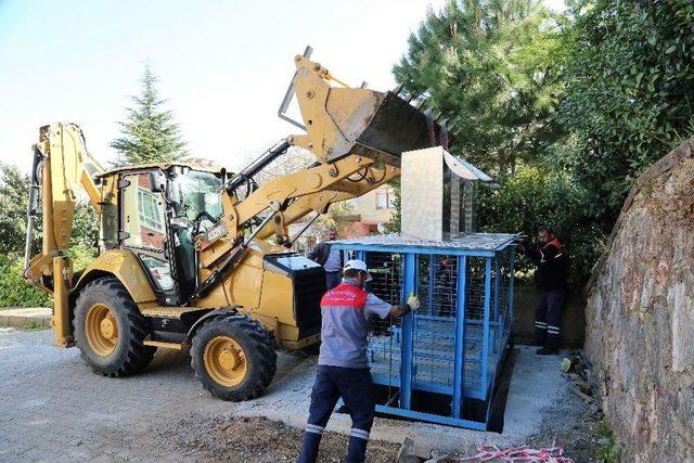 Başiskele’de Çöpler Yeraltına İnmeye Devam Ediyor