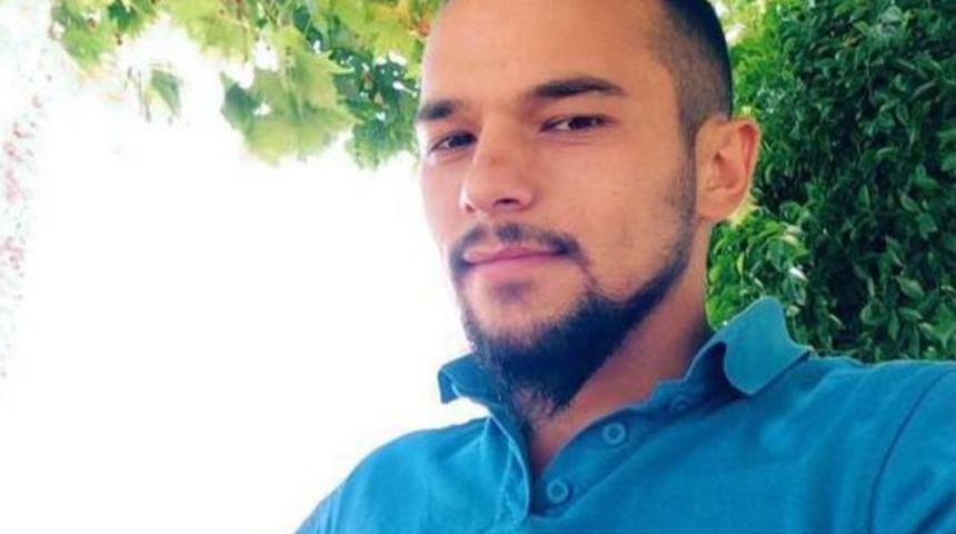 Kaldırıma &Ccedil;arpan Motosiklet S&uuml;r&uuml;c&uuml;s&uuml; &Ouml;ld&uuml;