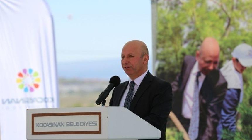 &Ccedil;olakbayrakdar, &Uuml;niversite &Ouml;ğrencileriyle Birlikte Fidan Dikti