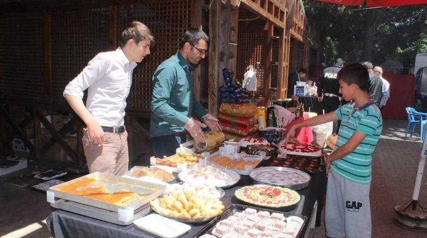&Ouml;ğrenciler Yararına Kermes D&uuml;zenlendi