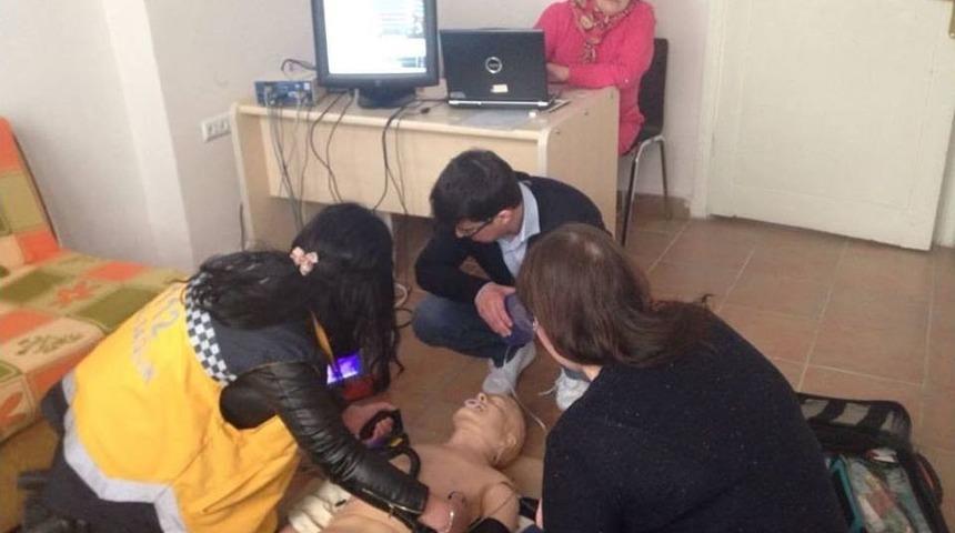 Erişkinlerde İleri Yaşam Desteği Eğitimini Alan 27 Kursiyere Sertifikaları Verildi