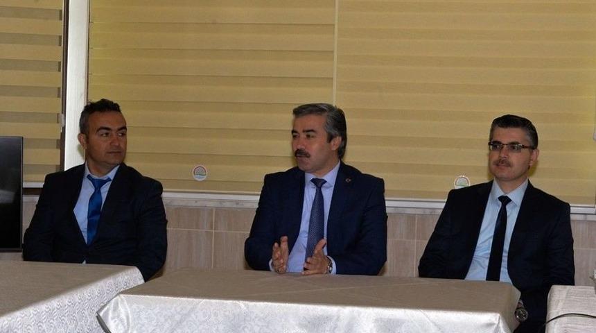 Hayvan Hastalıkları Ve Hayvanların Kayıt Altına Alınması Konulu Bilgilendirme Toplantısı Yapıldı