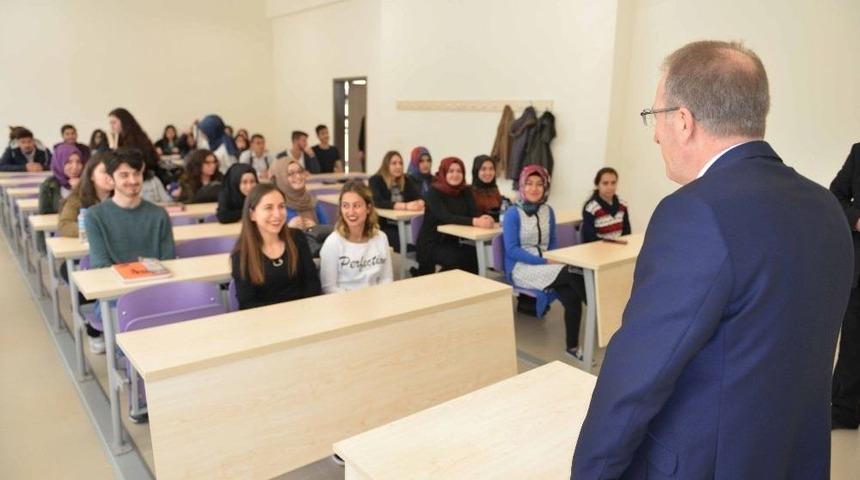 Rekt&ouml;r Uzun &Ouml;ğrenci Ve Akademisyenlerle Bir Araya Geldi