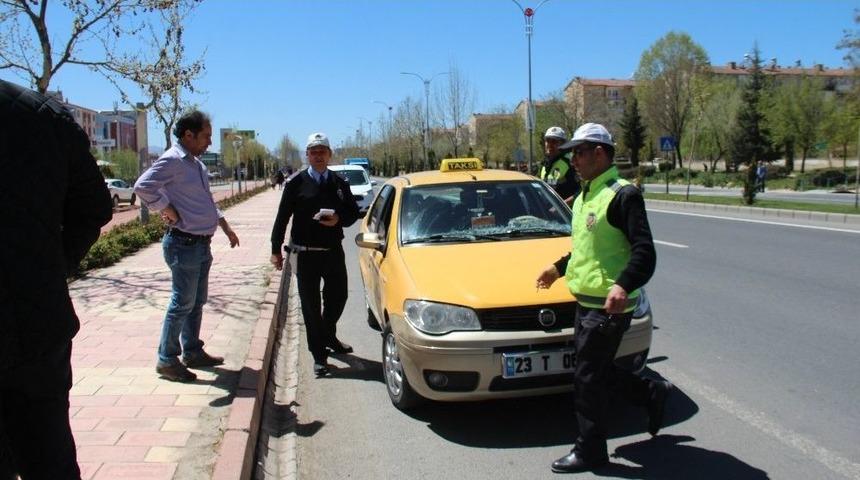 Teog Sonrası 2 Aracın &Ccedil;arptığı &Ouml;ğrenci Ağır Yaralandı