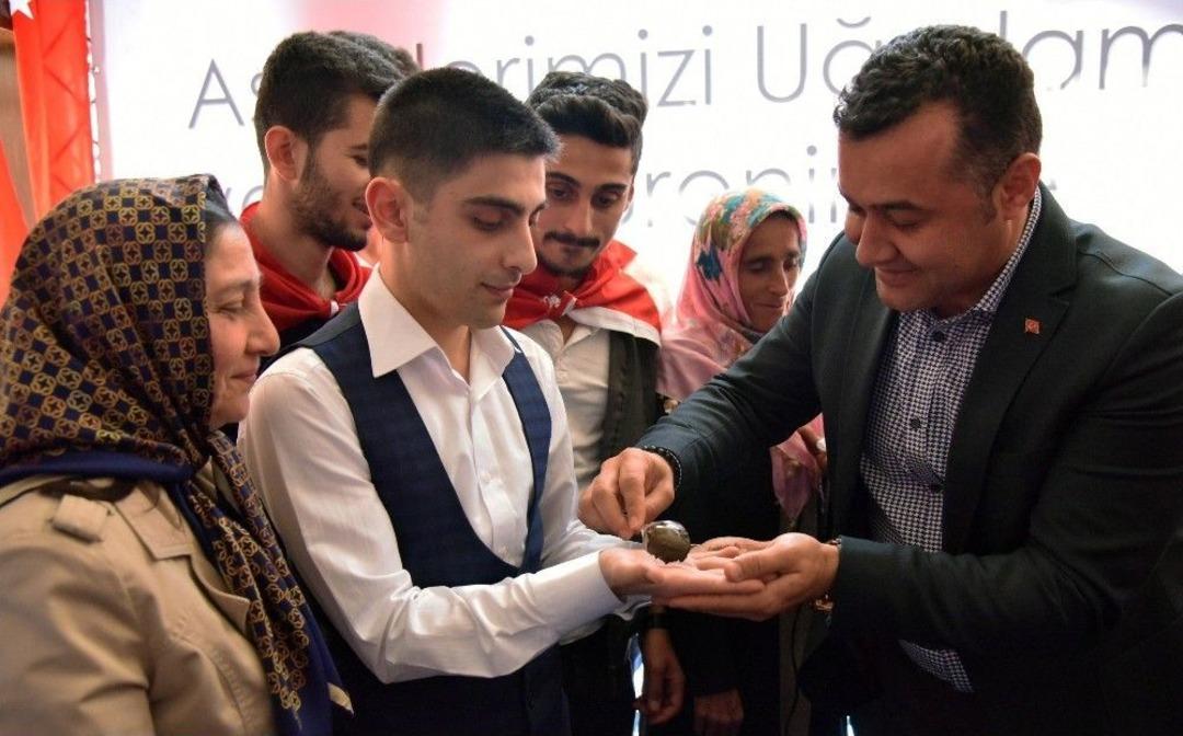 Antalya&rsquo;da Asker Adaylarına Kınaları Yakıldı