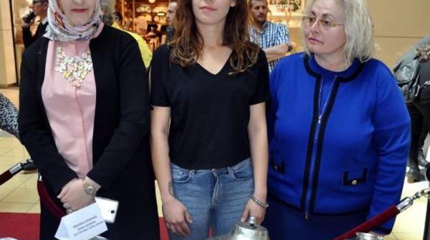 Ev Kadınları, 'y&ouml;resel Yemekler' Yarışmasında Ter D&ouml;kt&uuml;