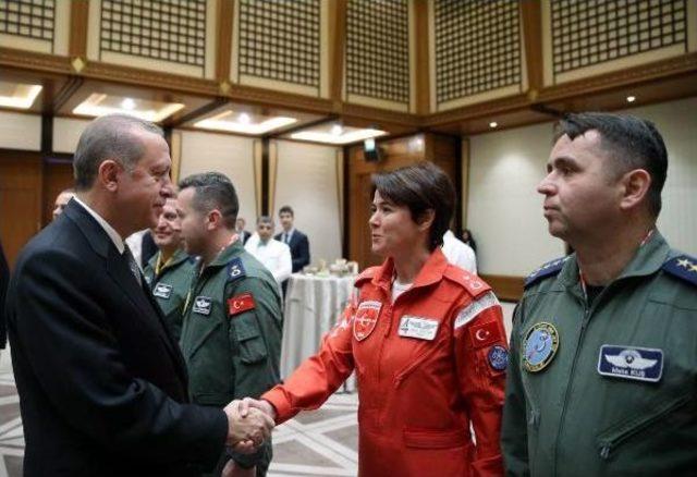 Cumhurbaşkanı Erdoğan, Beştepe'de Pilotları Kabul Etti