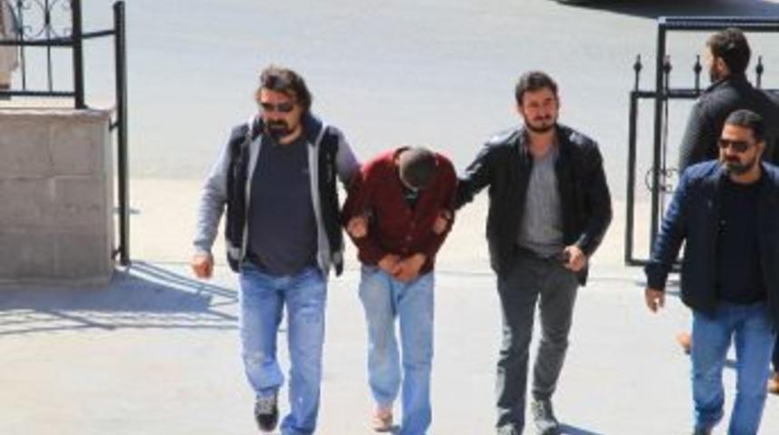 Arkadaşını Bı&ccedil;aklayan 14 Yaşındaki &Ccedil;ocuk Tutuklandı