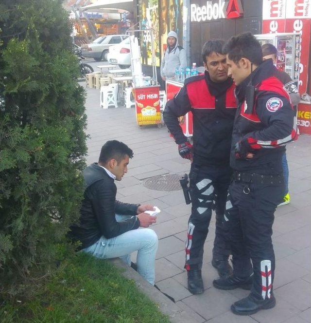 Baygın Bulunan İki Genç Hastaneye Kaldırıldı