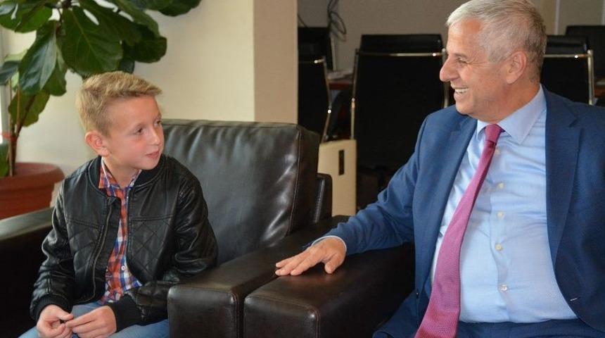 Osman Avcı&rsquo;nın &Ouml;zg&uuml;veni Hayran Bıraktı