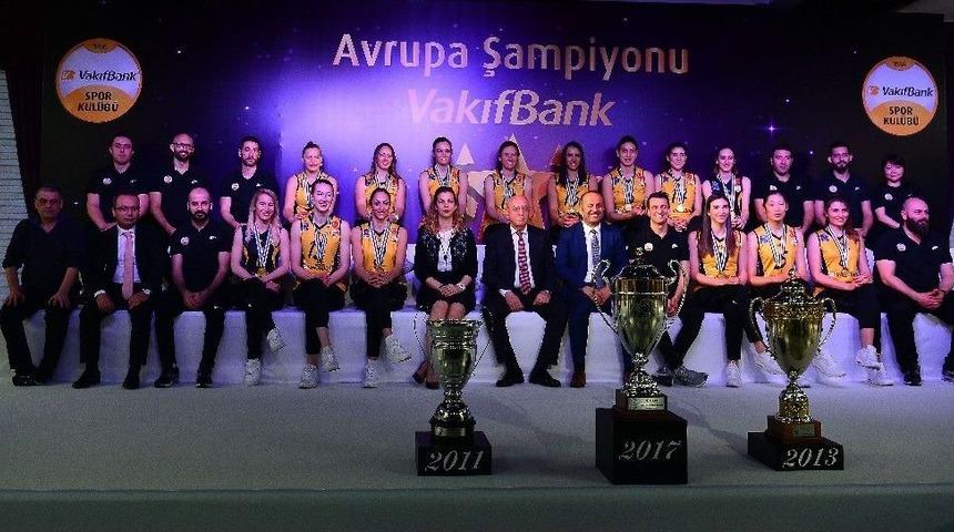 Cev Şampiyonlar Ligi Şampiyonu Vakıfbank, Basınla Buluştu