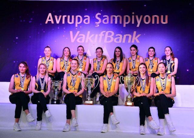 Cev Şampiyonlar Ligi Şampiyonu Vakıfbank, Basınla Buluştu