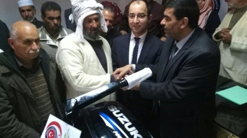 Tika’dan Tunuslu Balıkçılara Ekipman Desteği