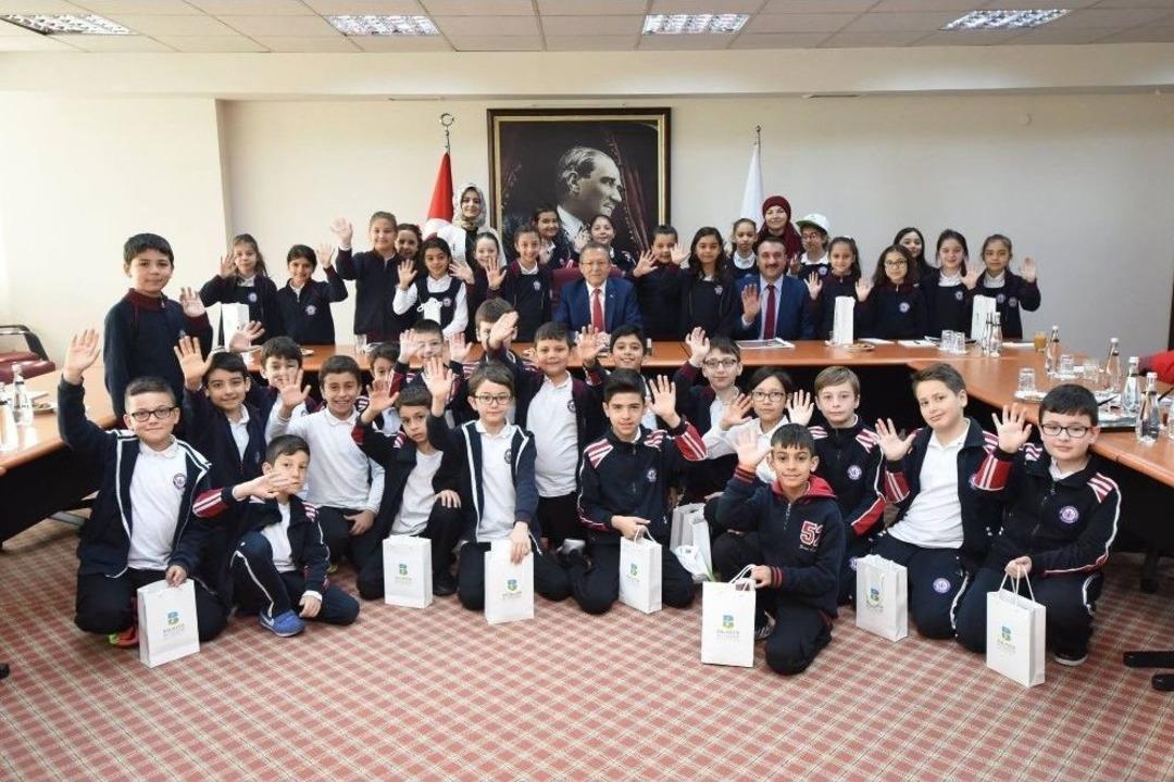 Başkan Uğur &Ouml;ğrencilerle Tecr&uuml;belerini Paylaştı