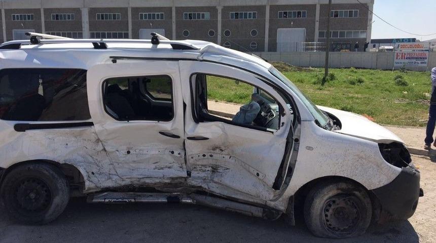 Balıkesir&rsquo;de Trafik Kazası: 3 Yaralı