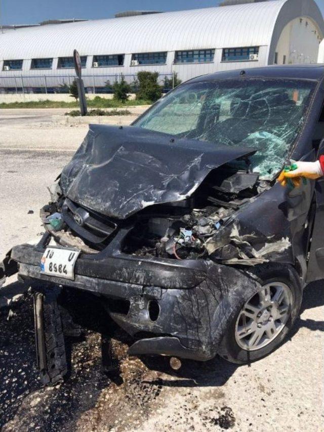 Balıkesir’de Trafik Kazası: 3 Yaralı