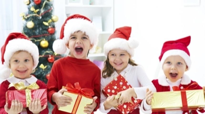 &Ccedil;ocuklar i&ccedil;in en g&uuml;zel yılbaşı hediyeleri (2015)