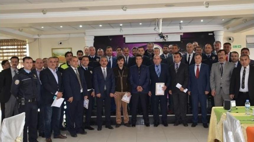 Başarılı Polislere Başarı Belgesi Verildi