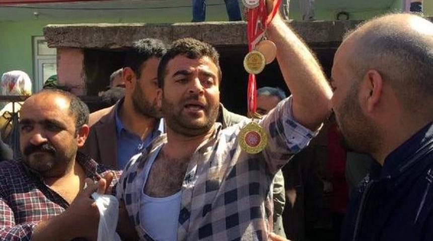 Silahlı Saldırıda &Ouml;len Lise &Ouml;ğrencisi Toprağa Verildi