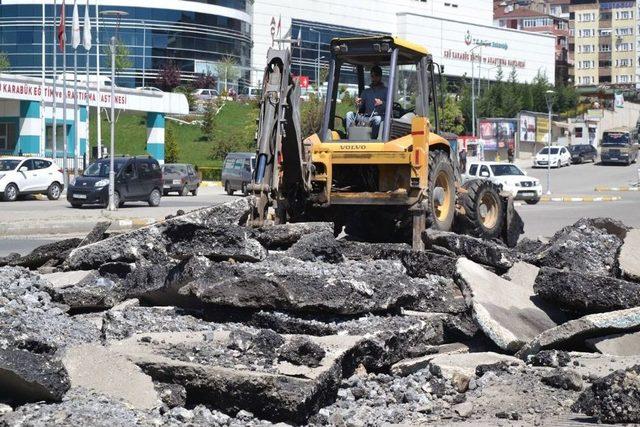 Belediye Bozuk Yollarda Asfalt Çalışmasını Sürdürüyor