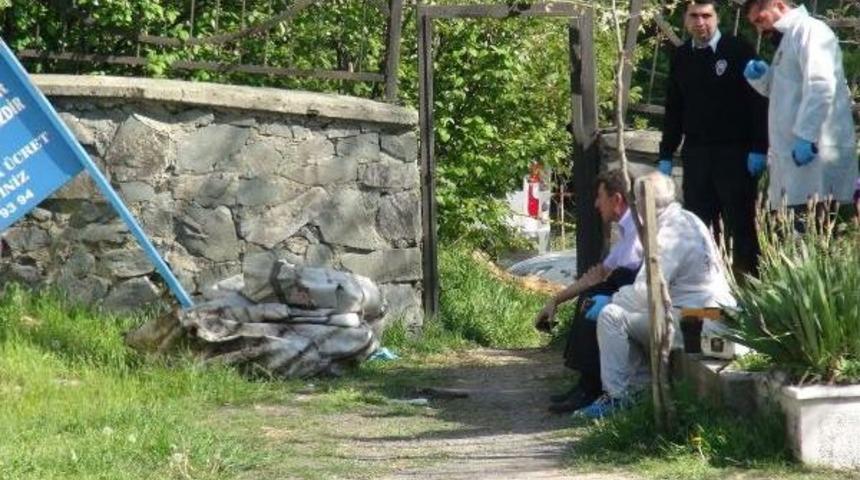 Sultangazi'de Mezarlıkta Erkek Cesedi Bulundu