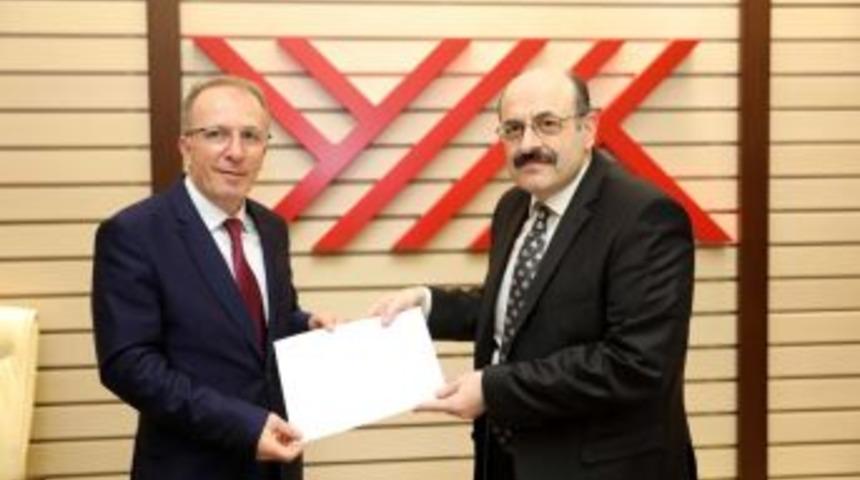 Rektör Uzun Mazbatasını Aldı