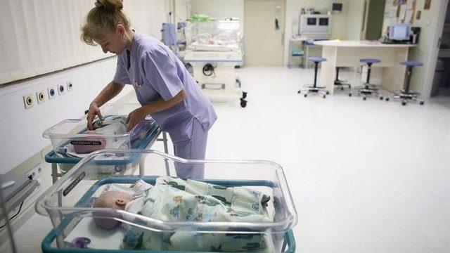 Gündüz hemşire gece akrobat