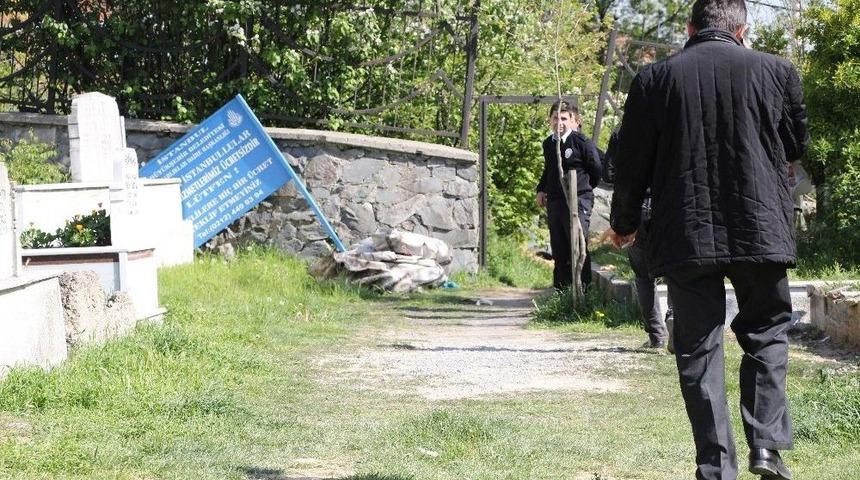 Sultangazi Eski Habibler Mezarlığında &Ccedil;uval İ&ccedil;inde Ceset Bulundu
