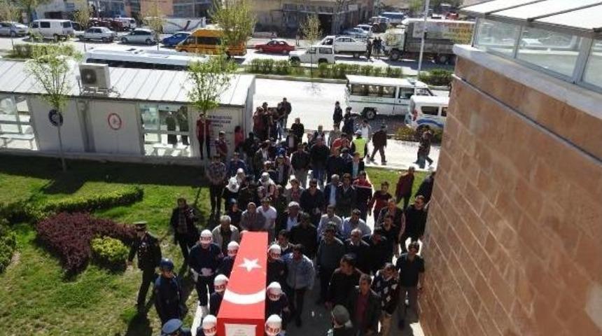 Şehit Uzman &Ccedil;avuş D&uuml;zg&uuml;n'&uuml;n Cenazesinde G&ouml;zyaşları Sel Oldu (2)