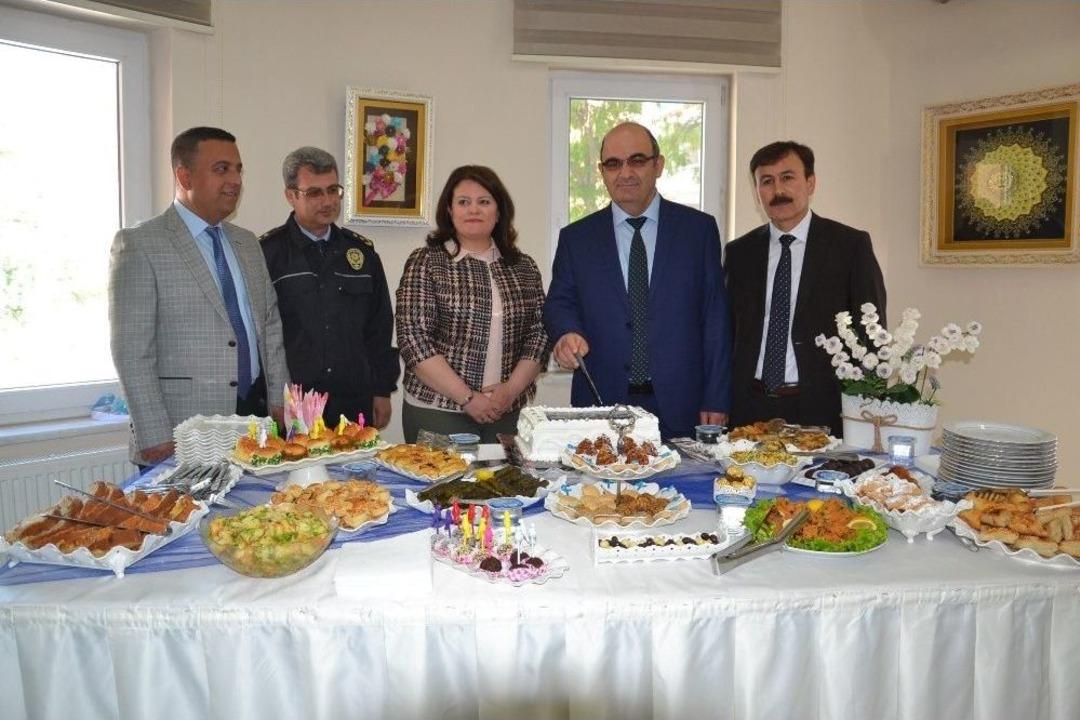 Polis Eşlerinden G&ouml;z Nuru Sergisi