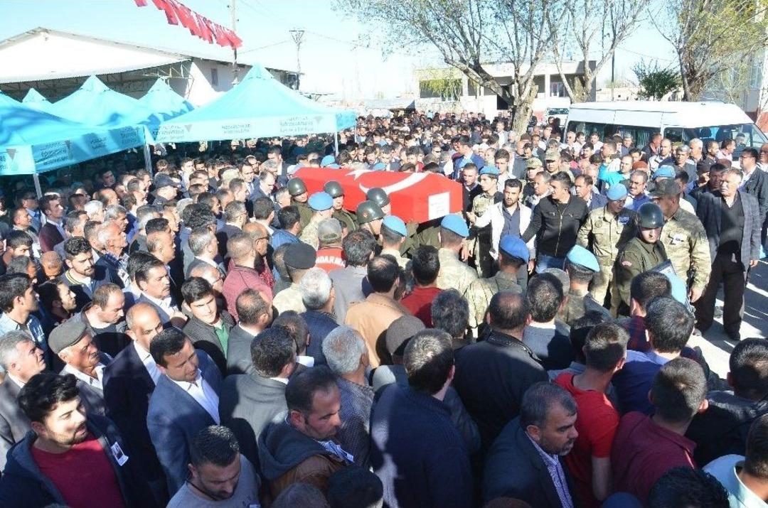 Şehit Annesi: &ldquo;g&uuml;l Oğlum; G&uuml;llere Boyandı, Şehit Oldu&rdquo;