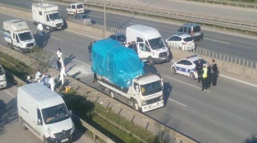 &Uuml;niversite Servisinde Patlama Iddiası : 5 Yaralı (4)