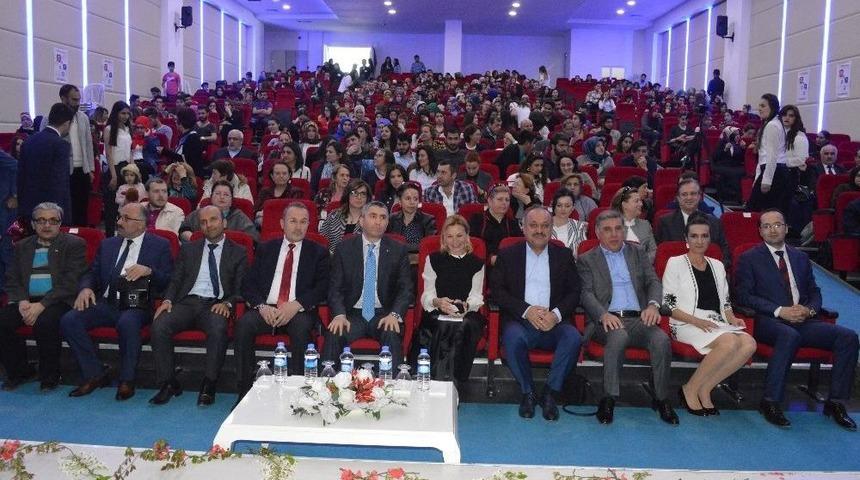 &Uuml;mit Boyner, &Uuml;niversiteli Gen&ccedil;lerle Buluştu