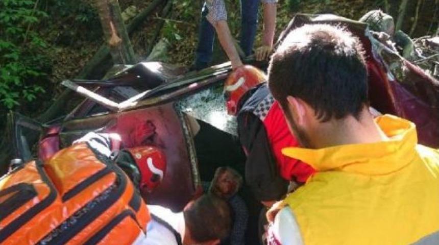 Otomobil 25 Metre Yuvarlandı, S&uuml;r&uuml;c&uuml; Yaralandı