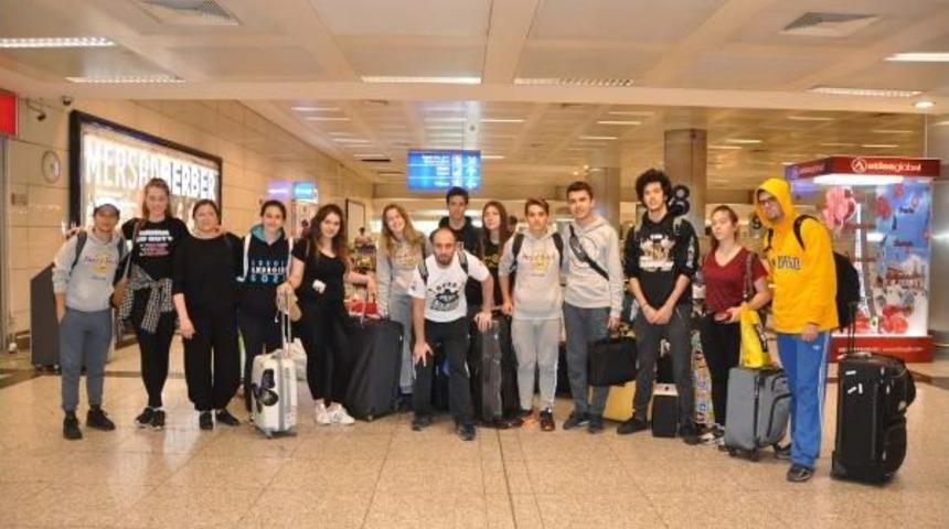 T&uuml;rk &Ouml;ğrencilerin Robot Başarısı