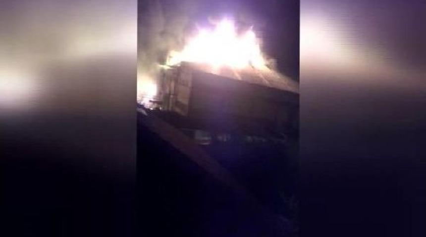 Sancaktepe'te Fabrika Alev Alev Yandı