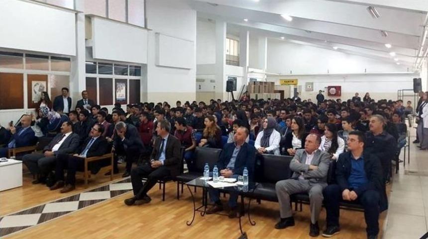 M&uuml;ft&uuml; Karabayır&rsquo;dan Liseli Gen&ccedil;lere Konferans