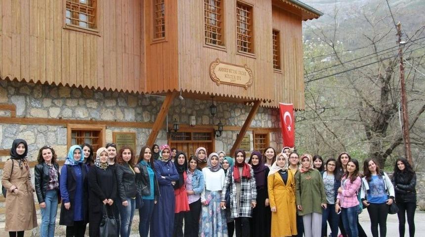 &Ouml;ğrencilere Kemah-kemaliye Tarih Ve Tabiat Gezisi