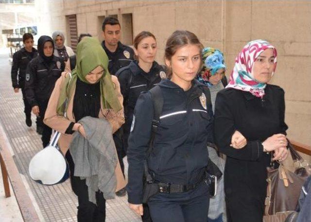 Bursa'da Fetö Operasyonunda Gözaltına Alınan 5'i Eski Polis 14 Kişi Adliyede